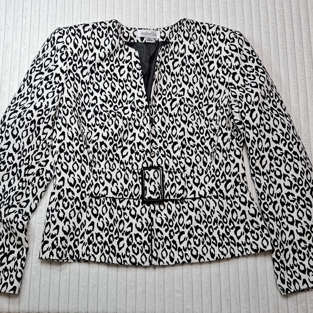 Stylish Black and White Leopard Print Blazer